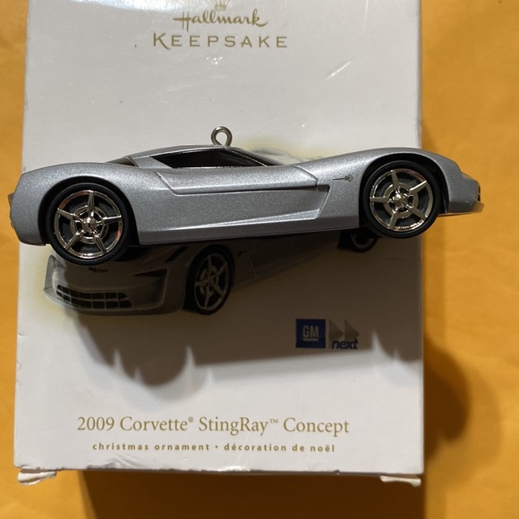 Hallmark 2009 corvette stingray GM ornament - Picture 4 of 10